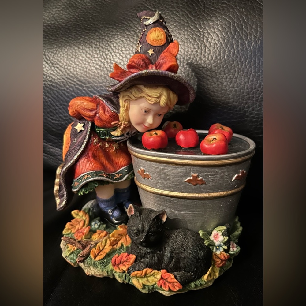 Vintage Lenox Halloween Witch Black Cat “Bobbing for Apples” Figurine 2003 GUC